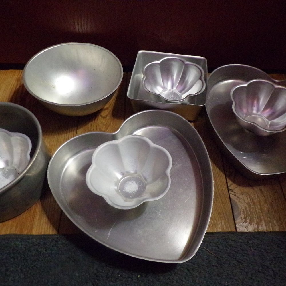 9 Cake Pans Heart Circle Flower Square Round